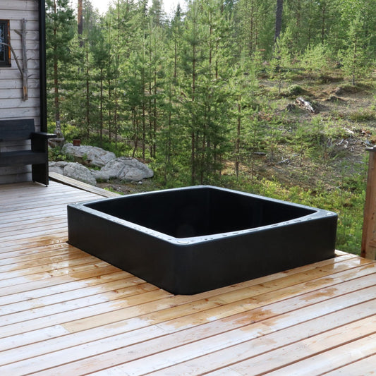 neliönmuotoinen kylpytynnyri/palju terassiin upotettava